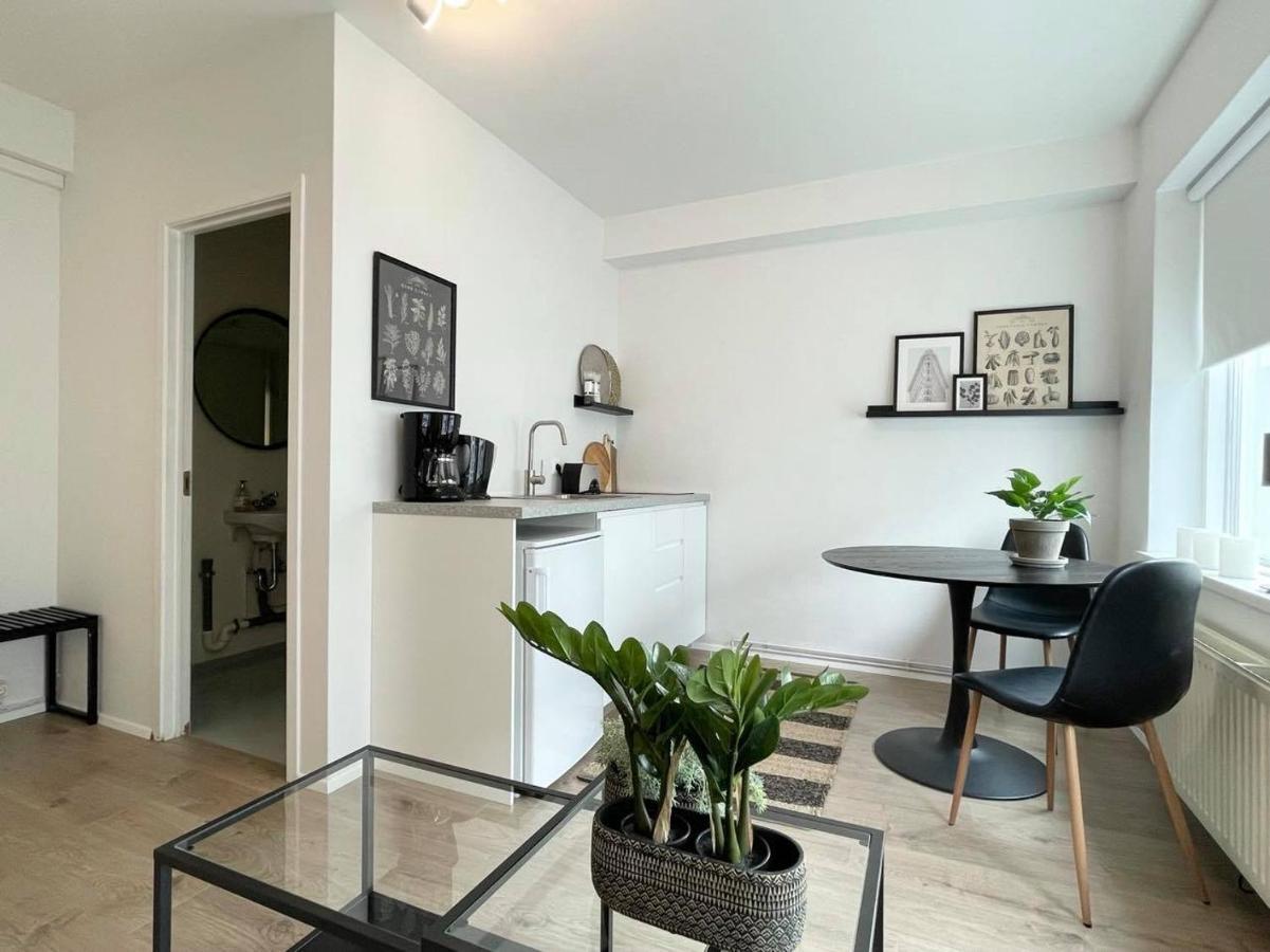 Day Dream Townhall Square Apartments อาคูเรย์รี ภายนอก รูปภาพ
