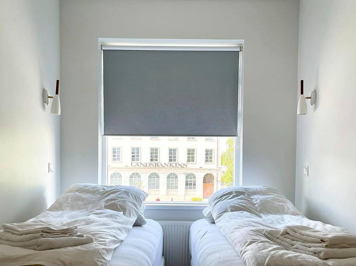 Day Dream Townhall Square Apartments อาคูเรย์รี ภายนอก รูปภาพ