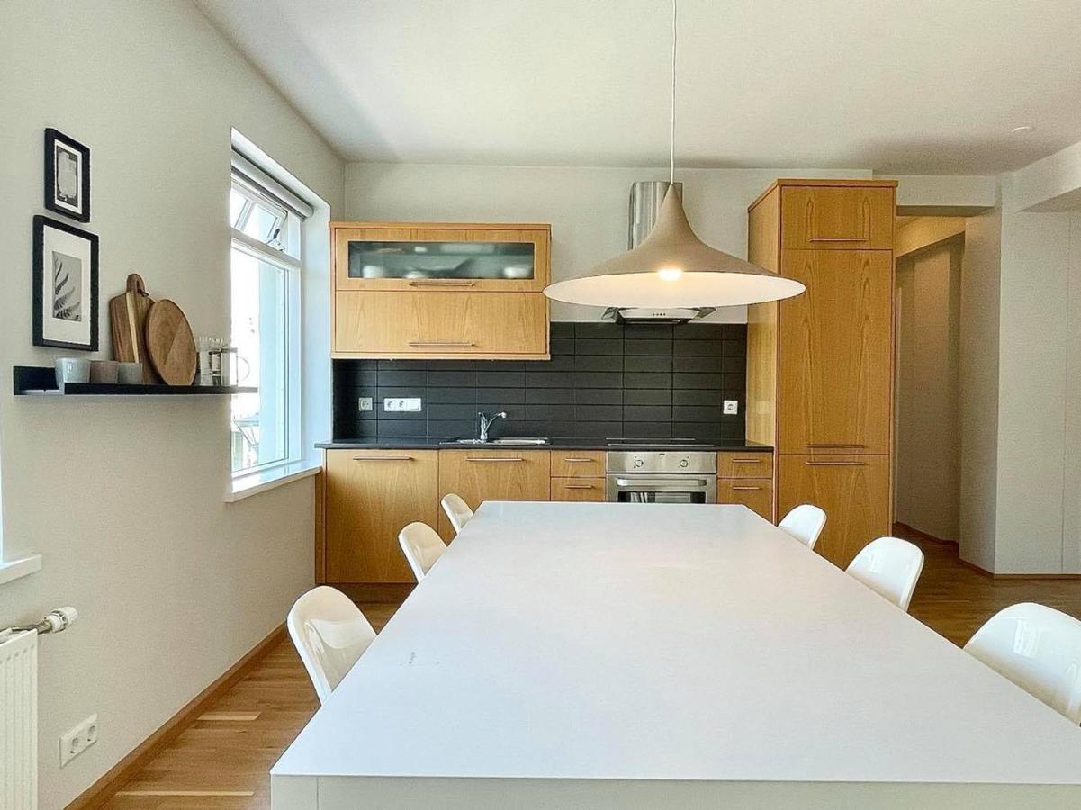 Day Dream Townhall Square Apartments อาคูเรย์รี ภายนอก รูปภาพ